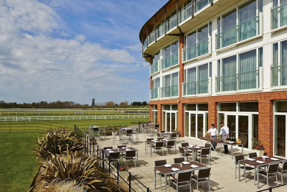 Lingfield Park Marriott Hotel & Country Club - Exterior