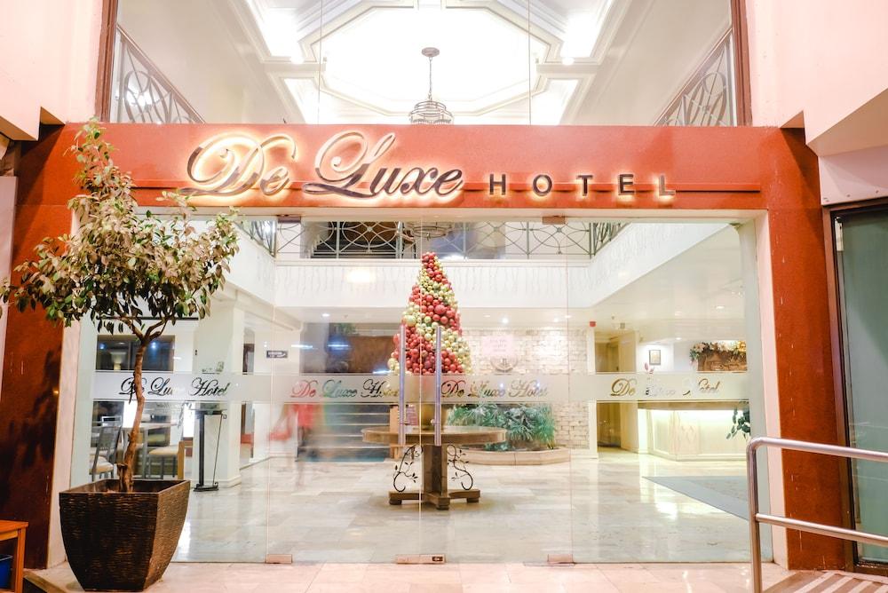 De Luxe Hotel - Featured Image