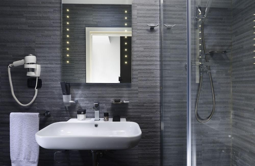 Gregorio VII Luxury Suites - Bathroom