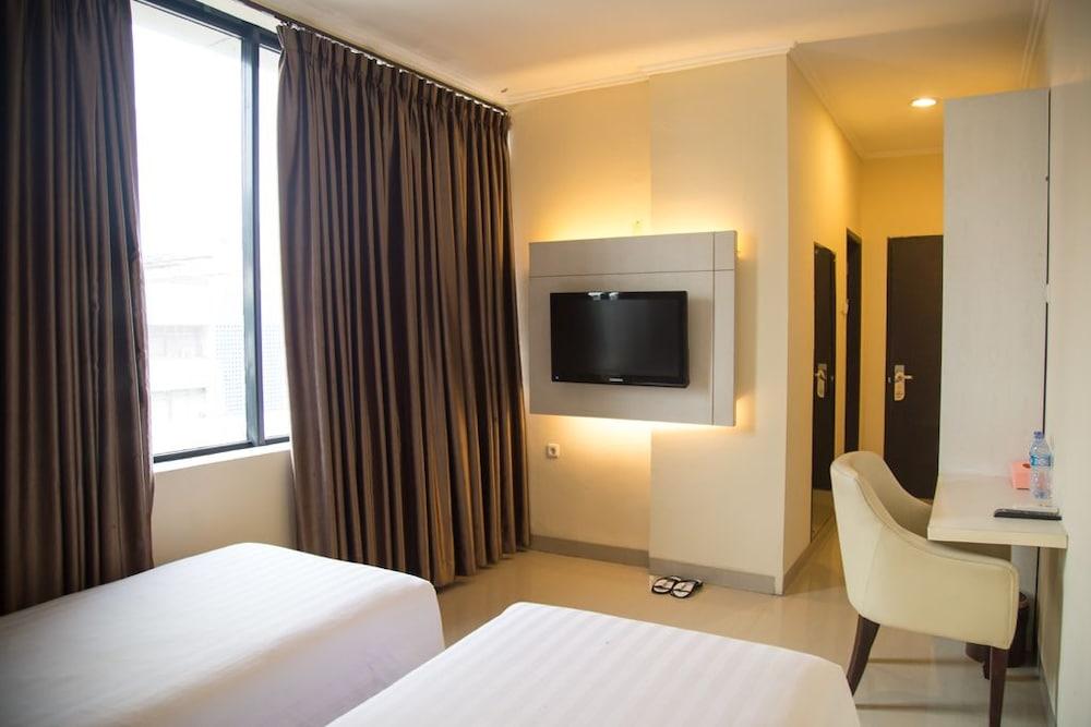 Nite and Day Jakarta Roxy - CHSE Certified - Room