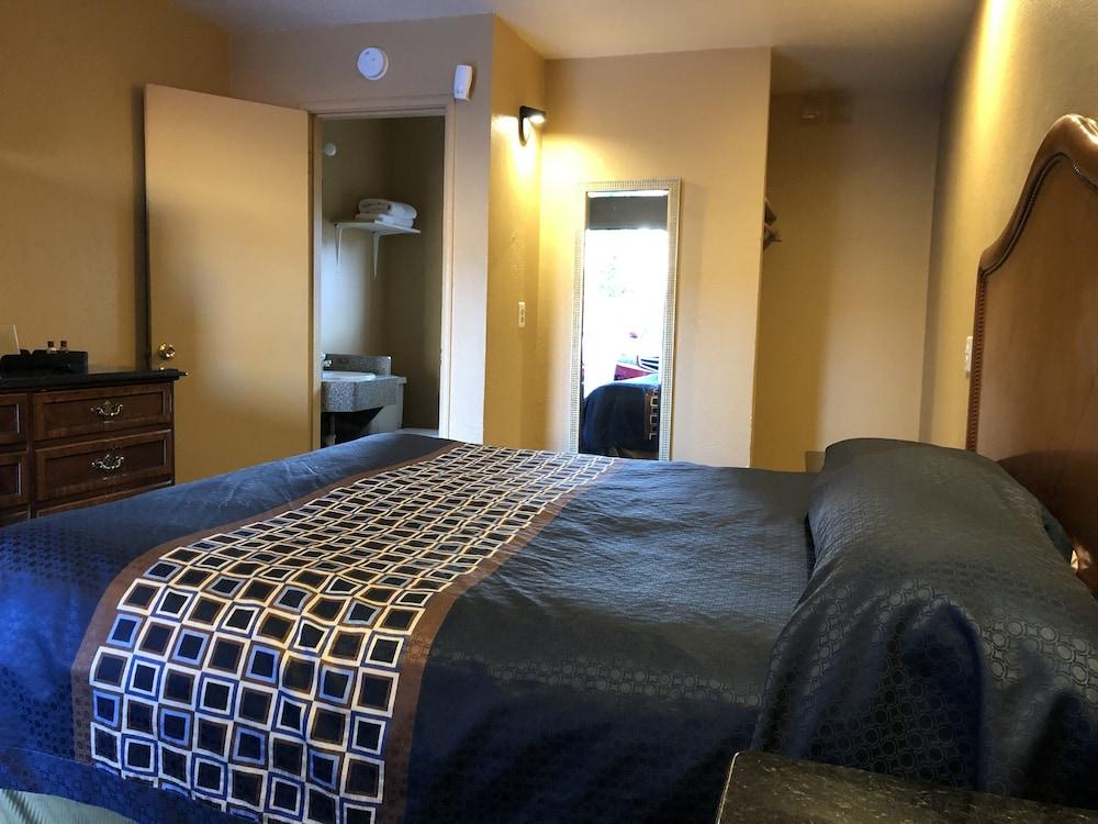 Capri Motel - Room
