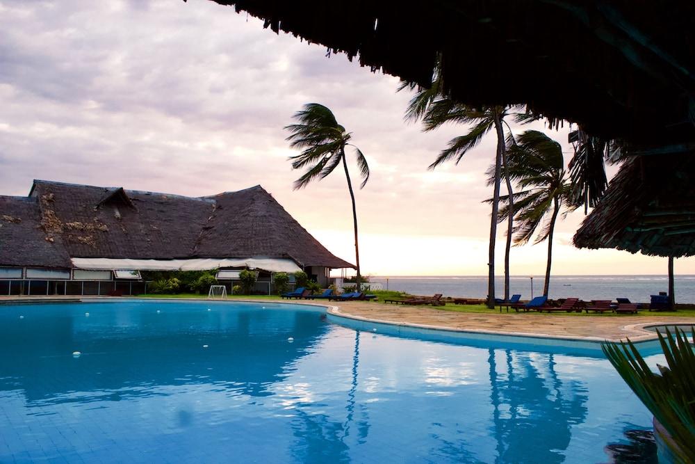 Reef Hotel - Outdoor Pool
