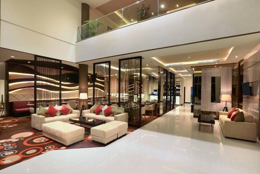 Hotel Neo+ Balikpapan by Aston - Lobby Sitting Area