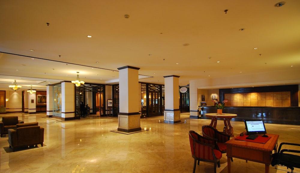 Le Grandeur Balikpapan - Lobby Sitting Area