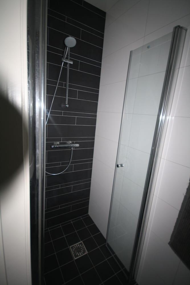 Luxury Apartments ll - Bathroom