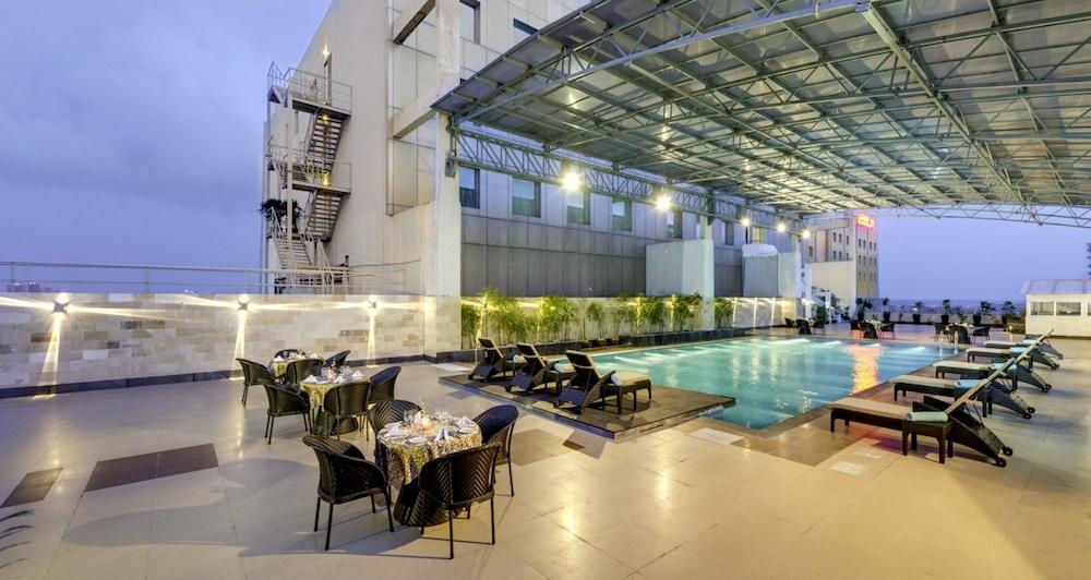 Pride Plaza Hotel, Kolkata - Pool