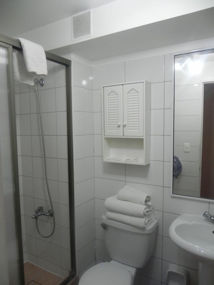 Inmobiliaria Mirsil Costazul I - Bathroom