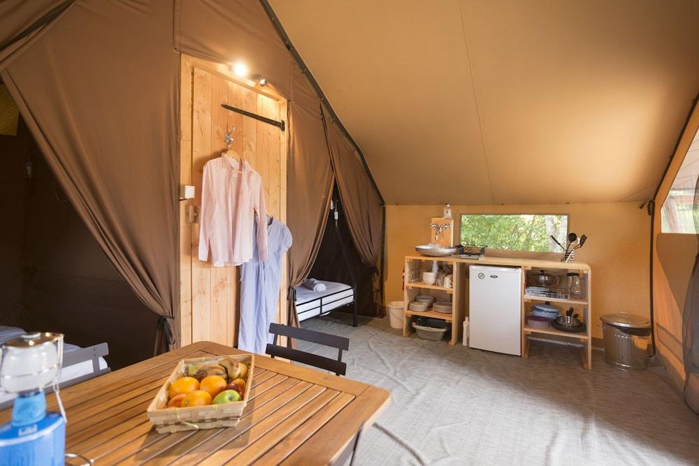 Camping La Pinède - Living Area