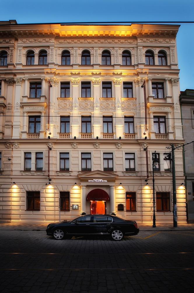 Luxury Family Hotel Royal Palace - Featured Image