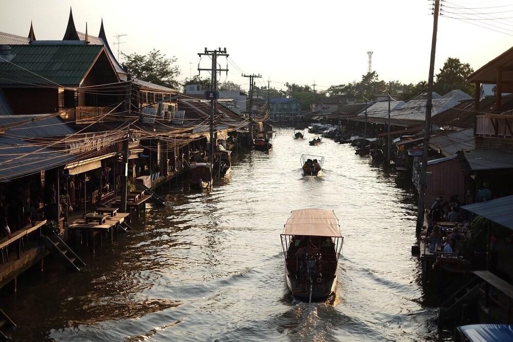 RoomQuest Amphawa Floating Market 1 - Property Grounds
