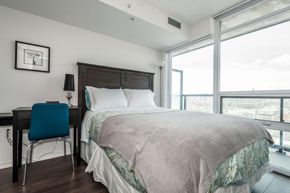 Life Suites Soho 2 Bed - 2 Bath CN Tower View - Room