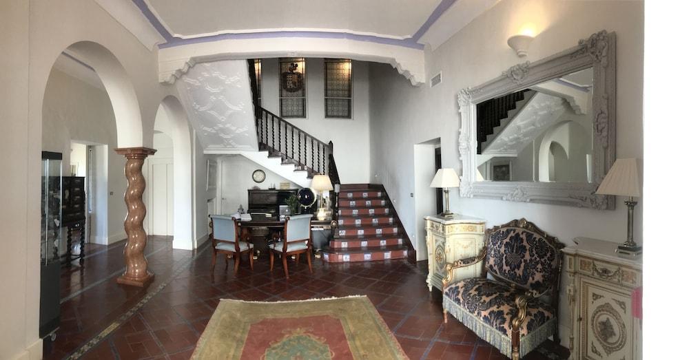 Casa Palacio VillaZambra - Interior Entrance
