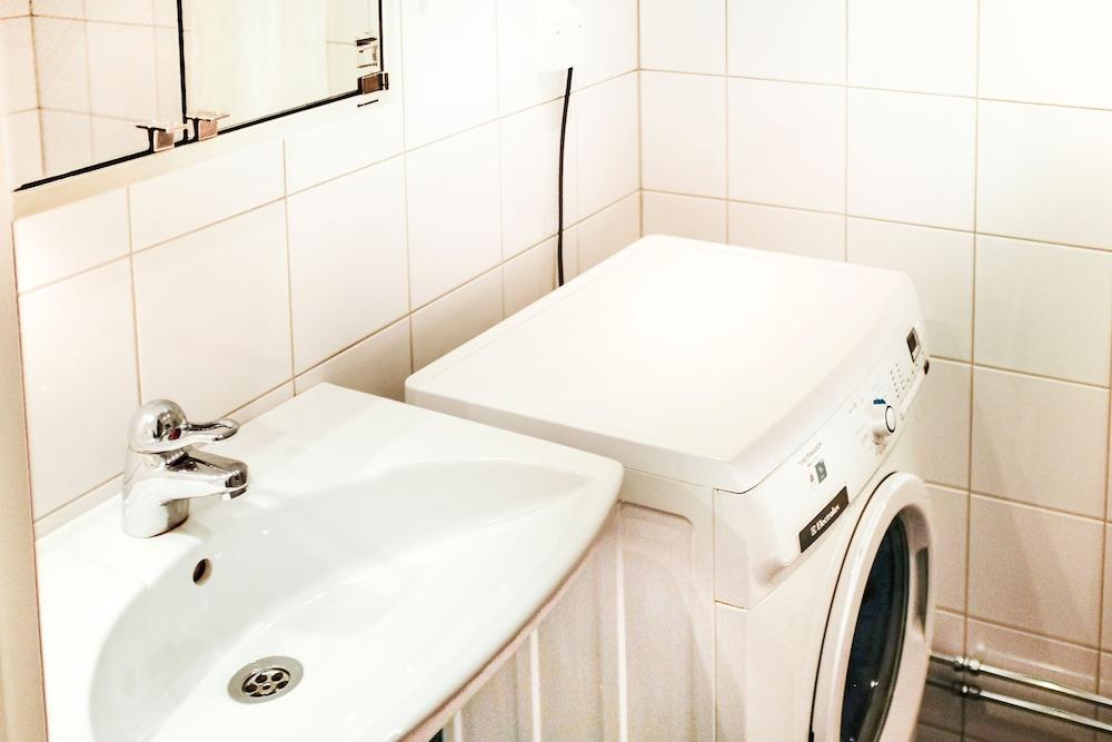 Comfortable Studio Apartment - Midsommarkransen - Bathroom Sink