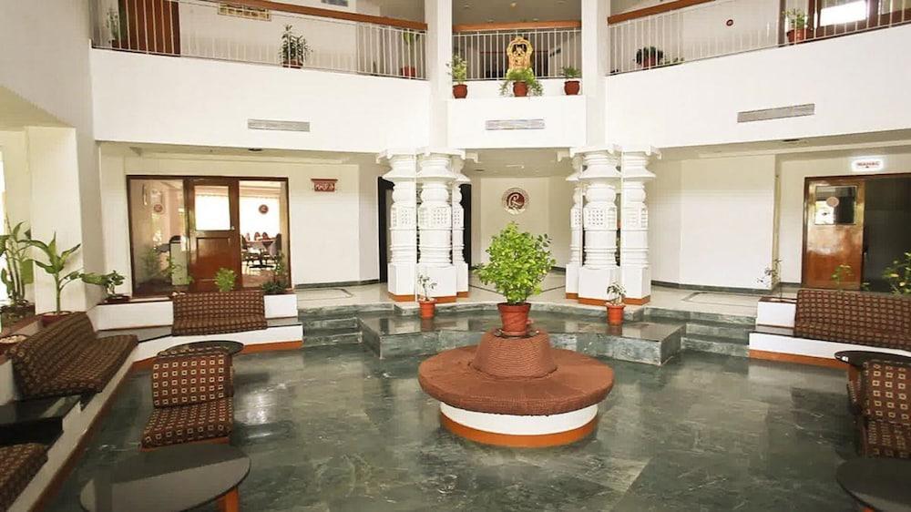 Ramee Guestline Hotel TIRUPATI - Lobby Sitting Area