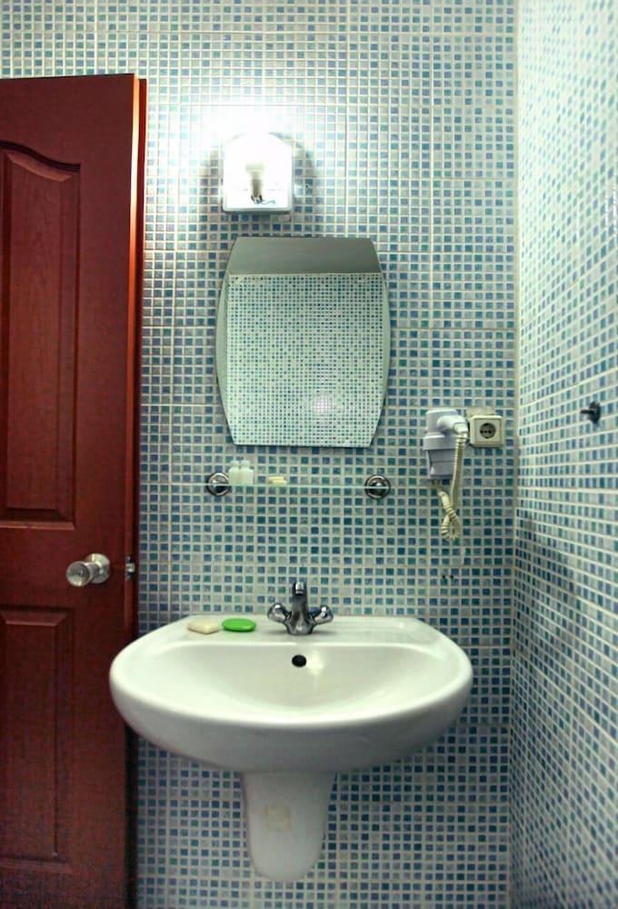 بوزداج دونر أوتيل - Bathroom Sink