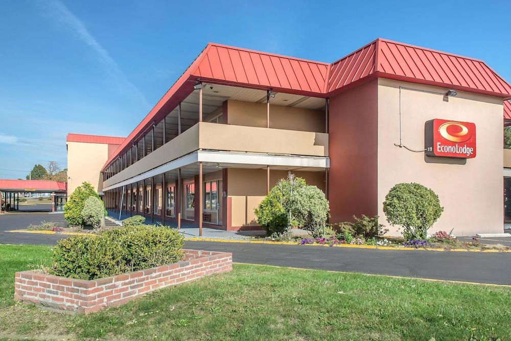 Econo Lodge West Haven - Featured Image