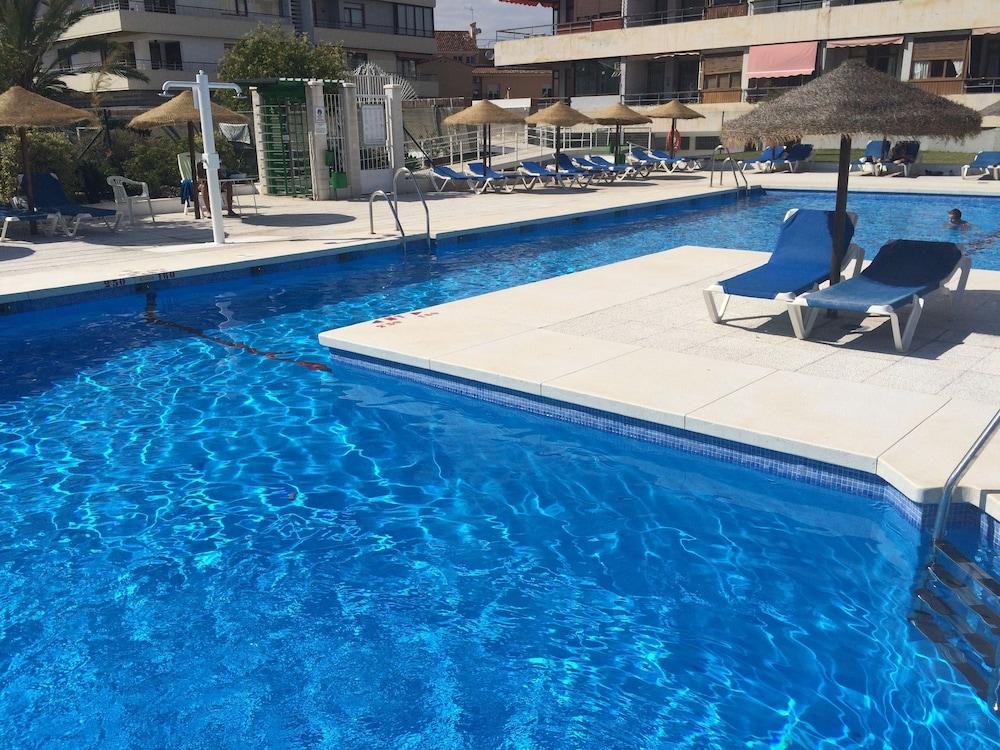 Apartamentos La Nogalera - Outdoor Pool