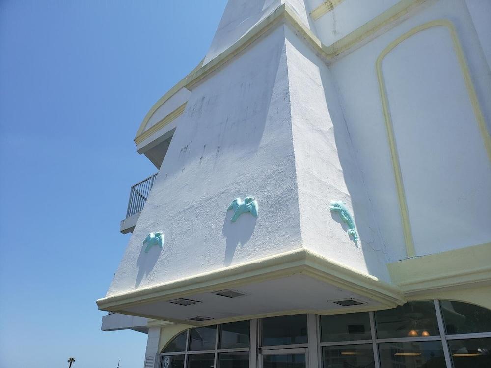 The Seascape Inn - Exterior