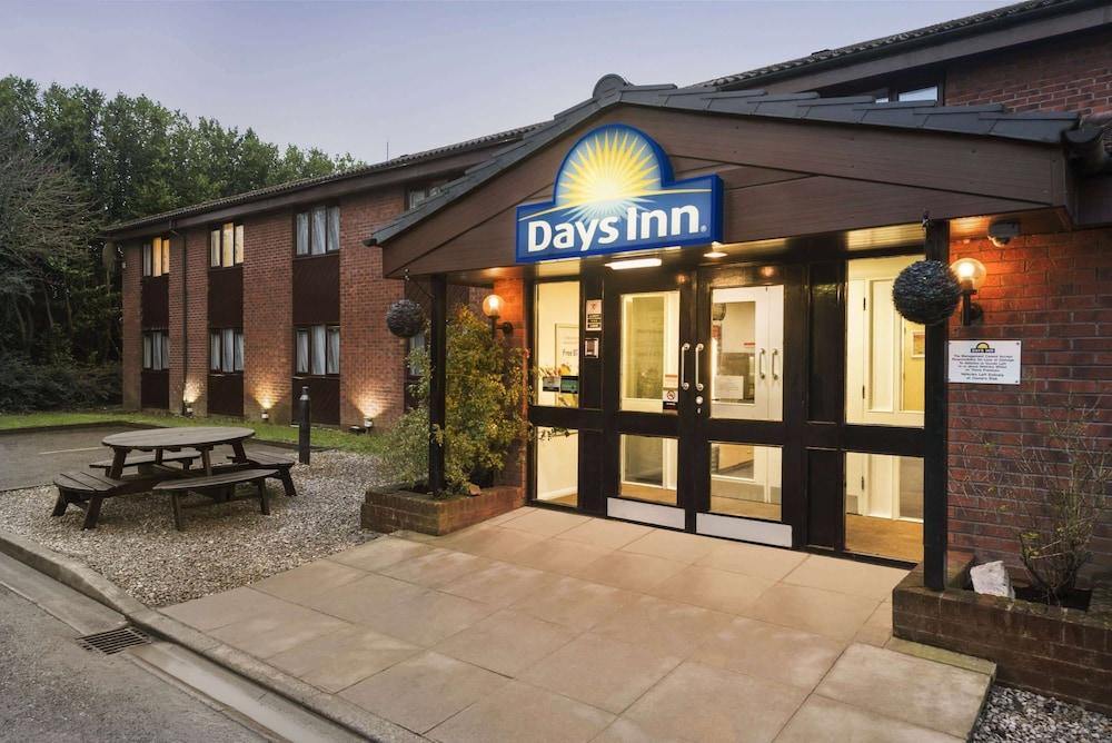 Days Inn by Wyndham Bridgend Cardiff M4 - Exterior
