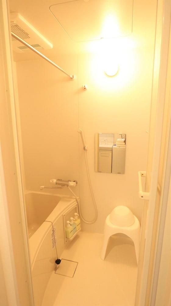 بريسسيلتو سوسيجاوا إيست بي 102 - Bathroom Shower