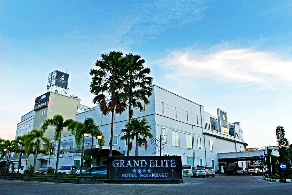 Grand Elite Hotel Pekanbaru - Featured Image