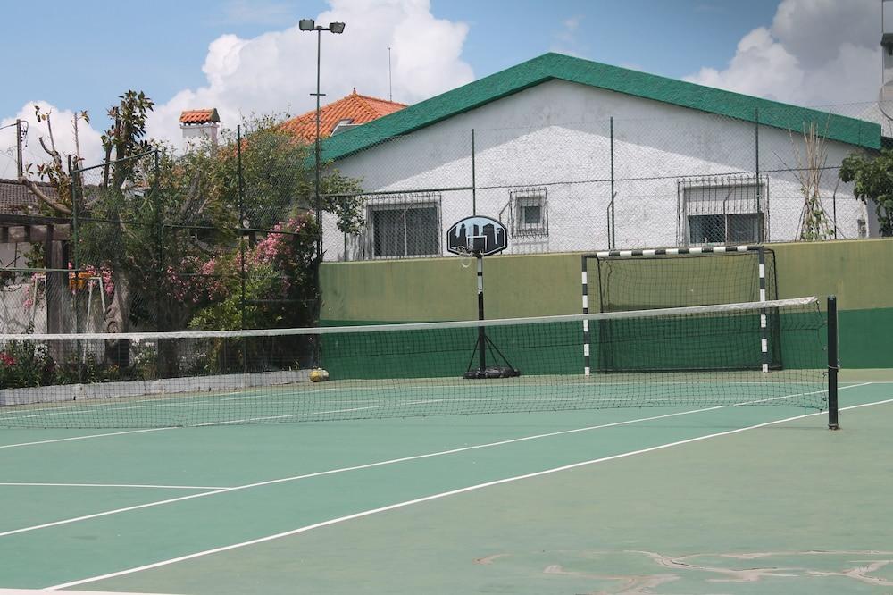 Manawa Camp Holidays - Tennis Court
