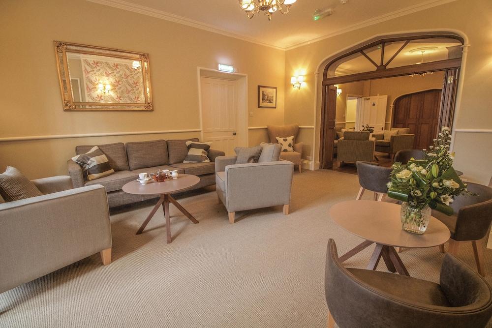 Briery Wood Country House Hotel - Lobby Sitting Area