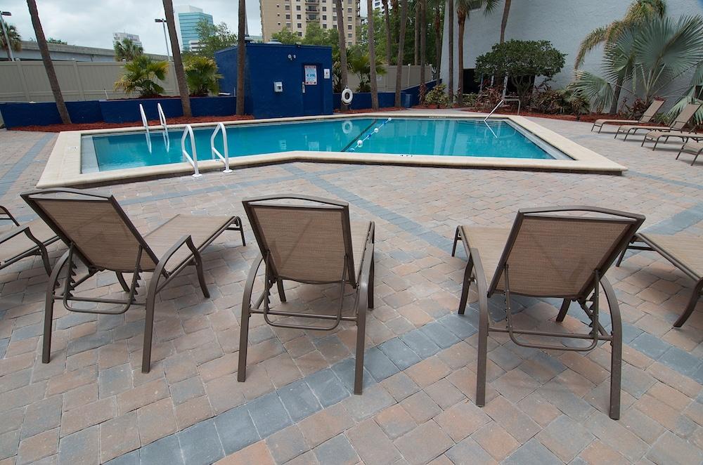 Southbank Hotel by Marriott Jacksonville Riverwalk - Outdoor Pool
