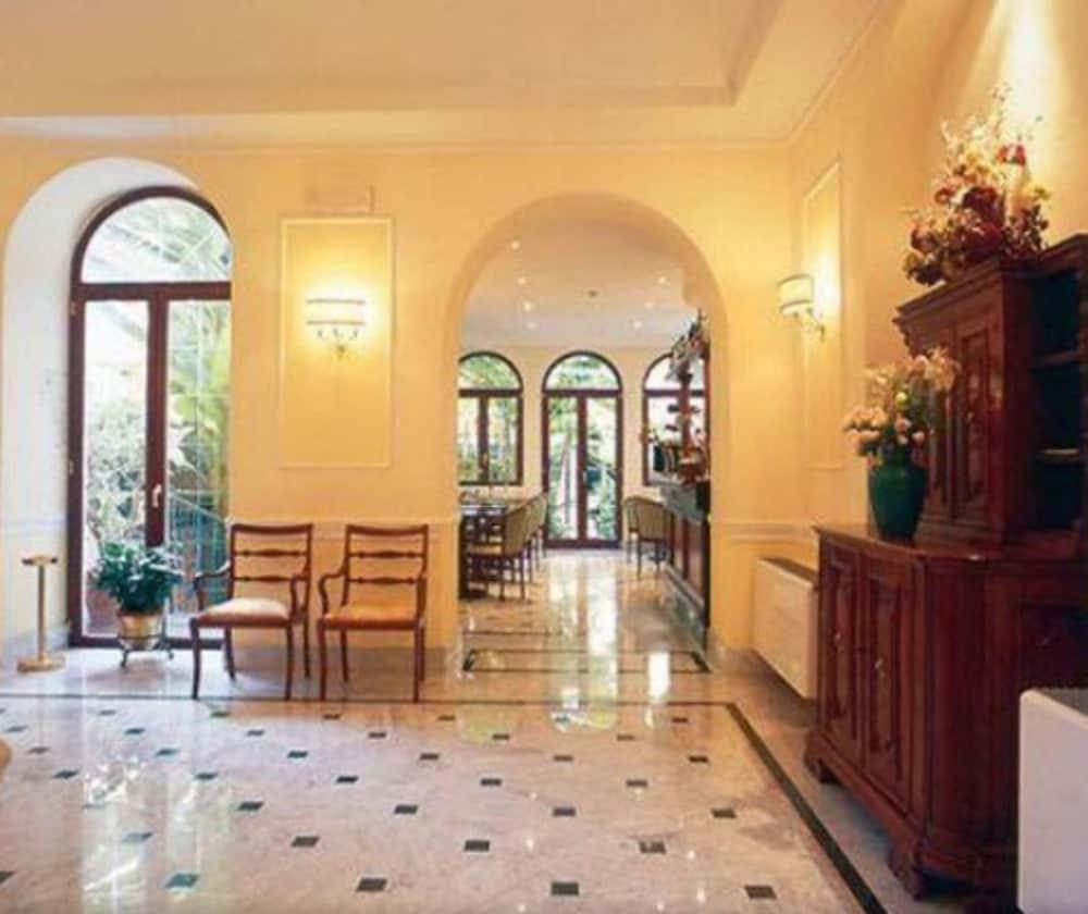 Astoria Garden Hotel - Interior