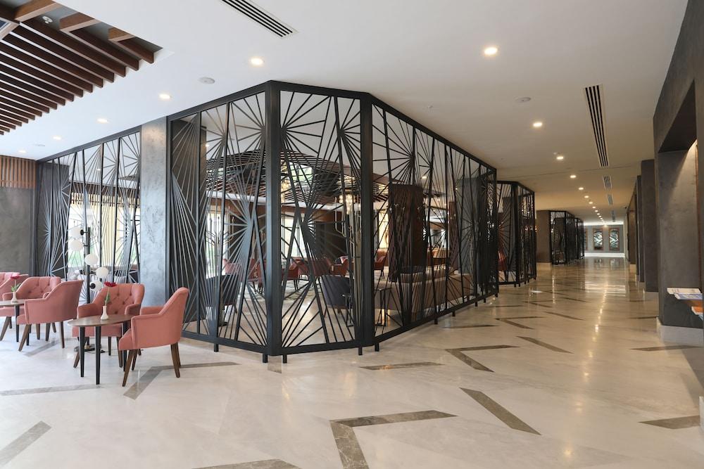 Greenwood Suites Resort - Lobby