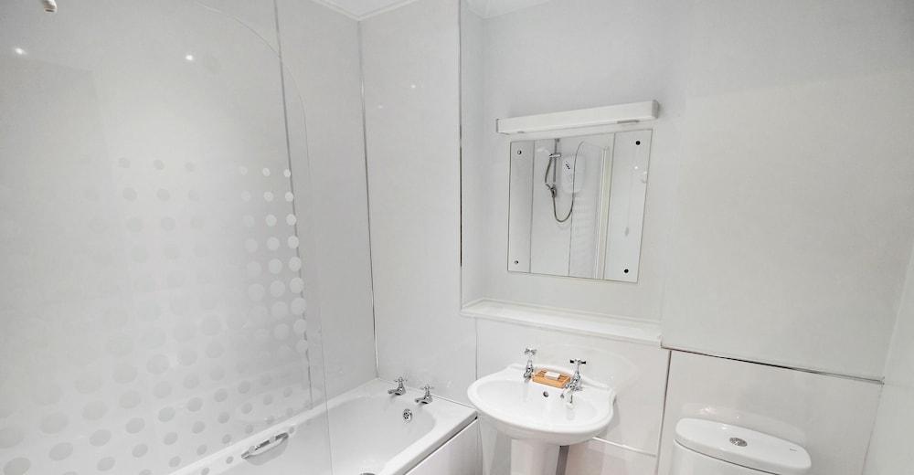 Thistle Apartments - Berry Apartment - Bathroom