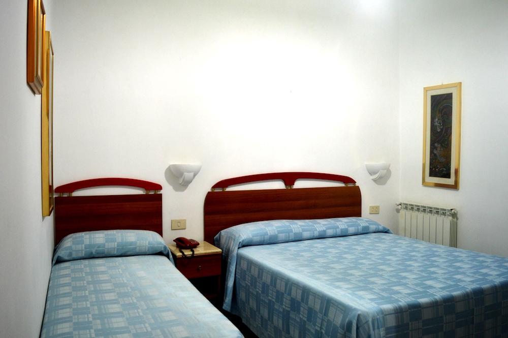 Hotel Malaga - Room