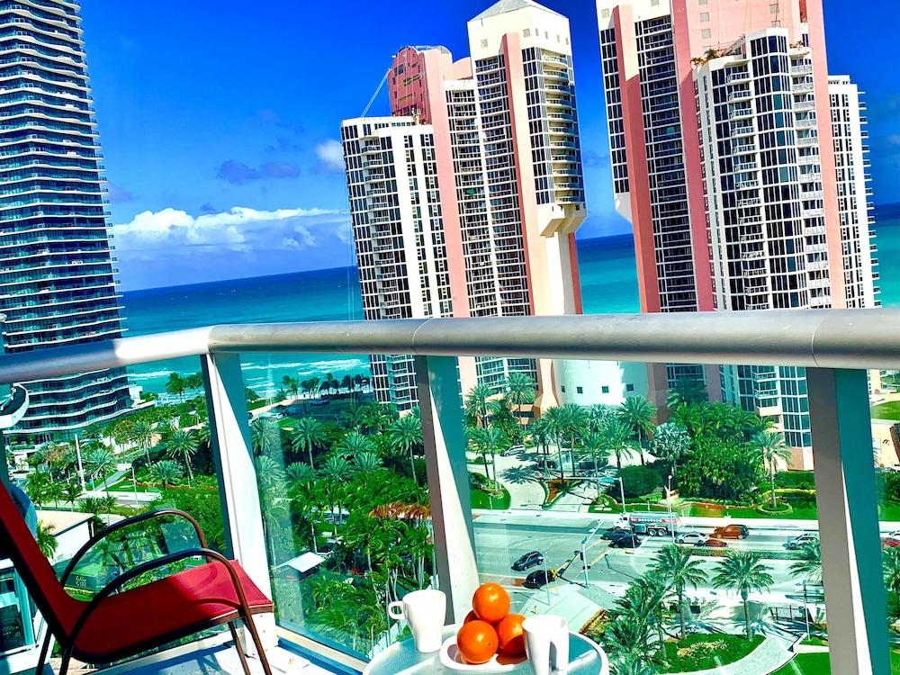 Sunny Miami Vacation - Exterior