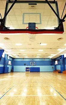 ذا كونستيتيوشن إن - Basketball Court