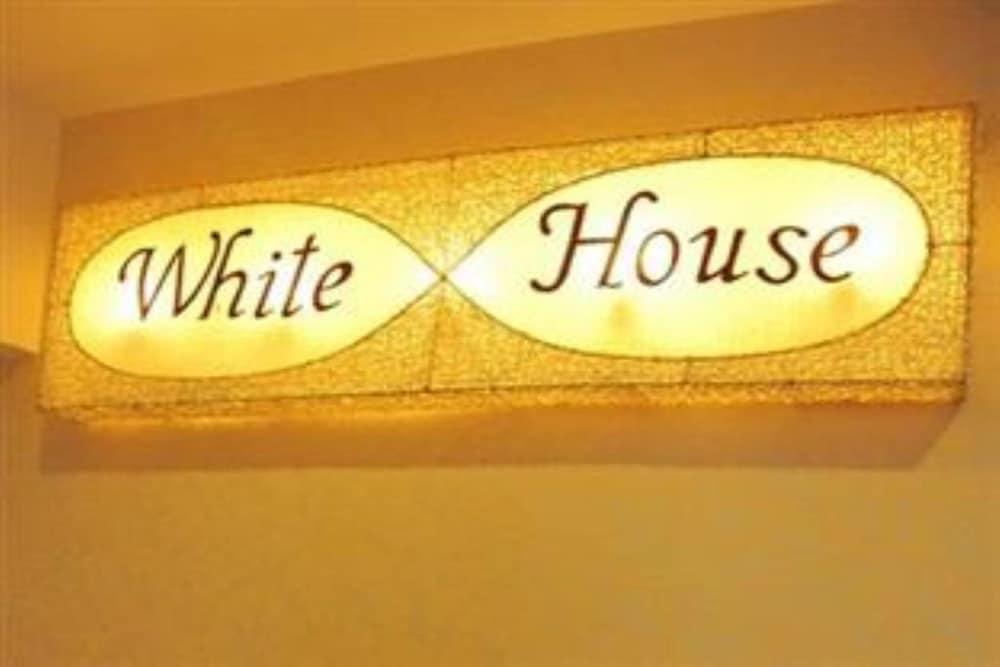 White House Asoke Sukhumvit 18 - Interior Detail