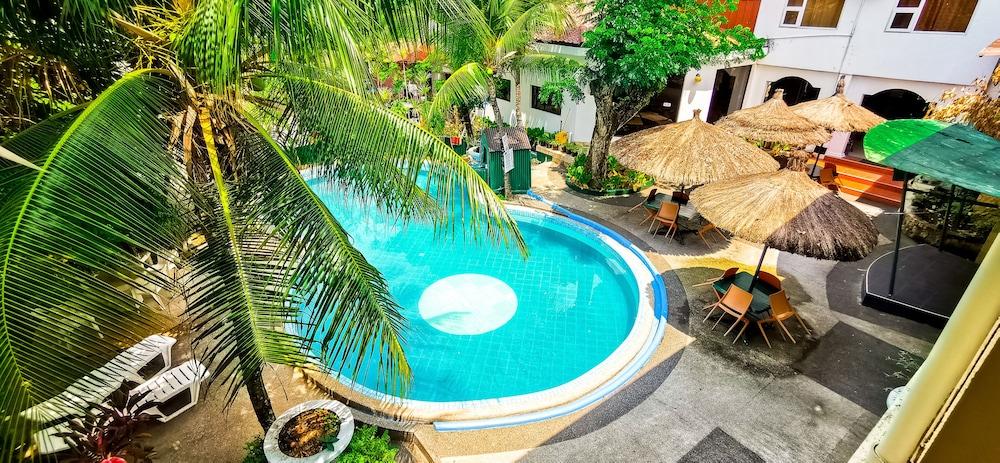 Cebu Hilltop Hotel - Outdoor Pool