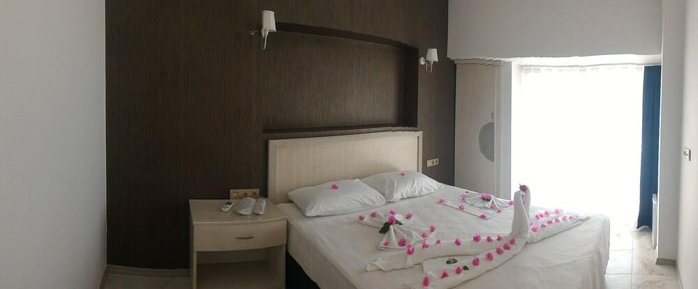 Iz Birak Hotel - Room