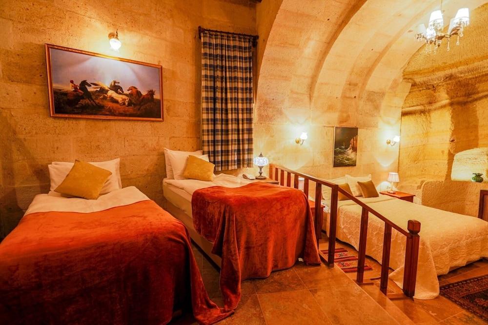 Sinasos Palace Cave Hotel - Room