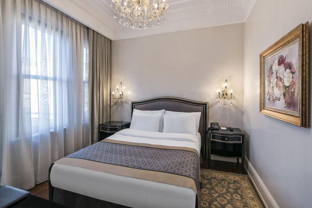 1890 Suites Hotel - Room