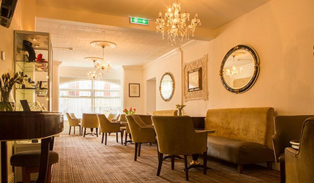 The Royal Alexandra Hotel - Lobby Lounge