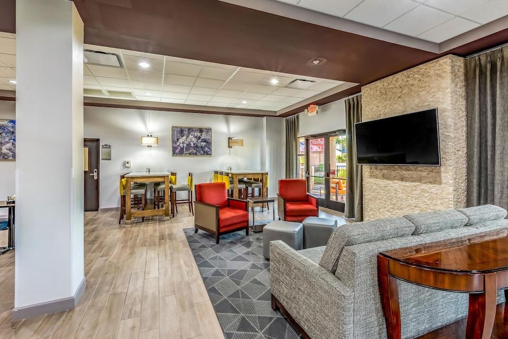 Comfort Suites Lexington - Featured Image