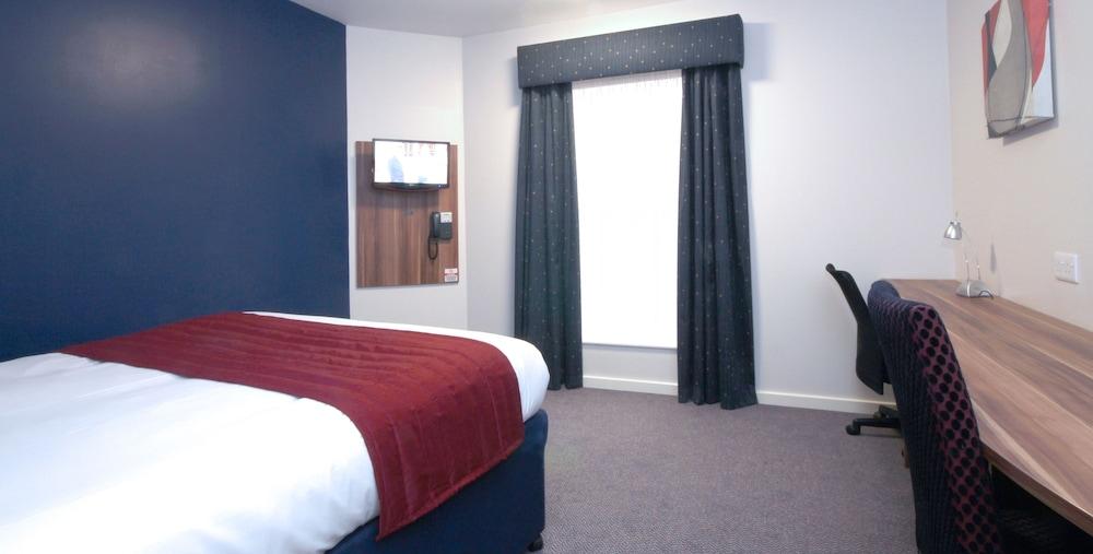 Ramada by Wyndham London Stansted Airport - Room