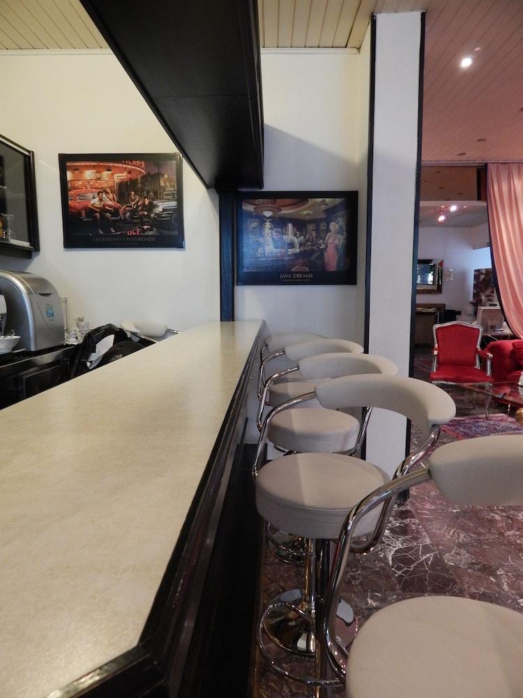 Montree Hotel - Lobby Lounge