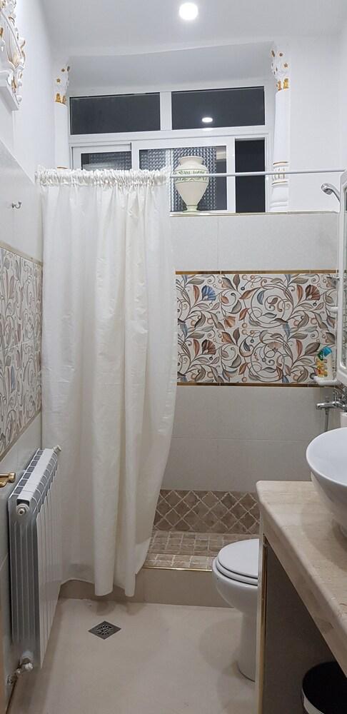 Akram Guest House - Bathroom