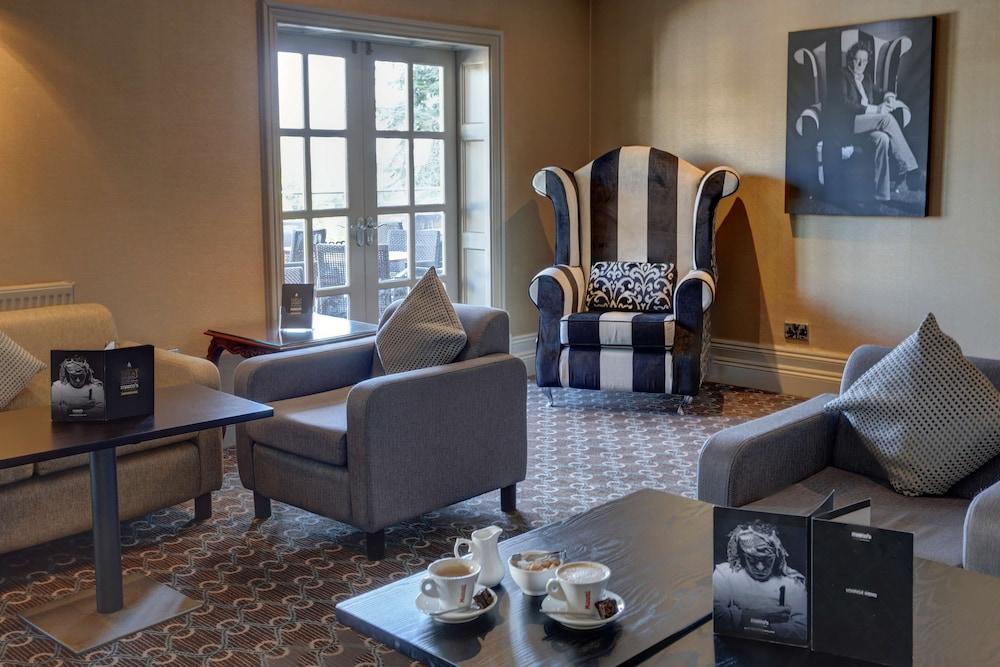 Best Western Premier EMA Yew Lodge Hotel - Lobby
