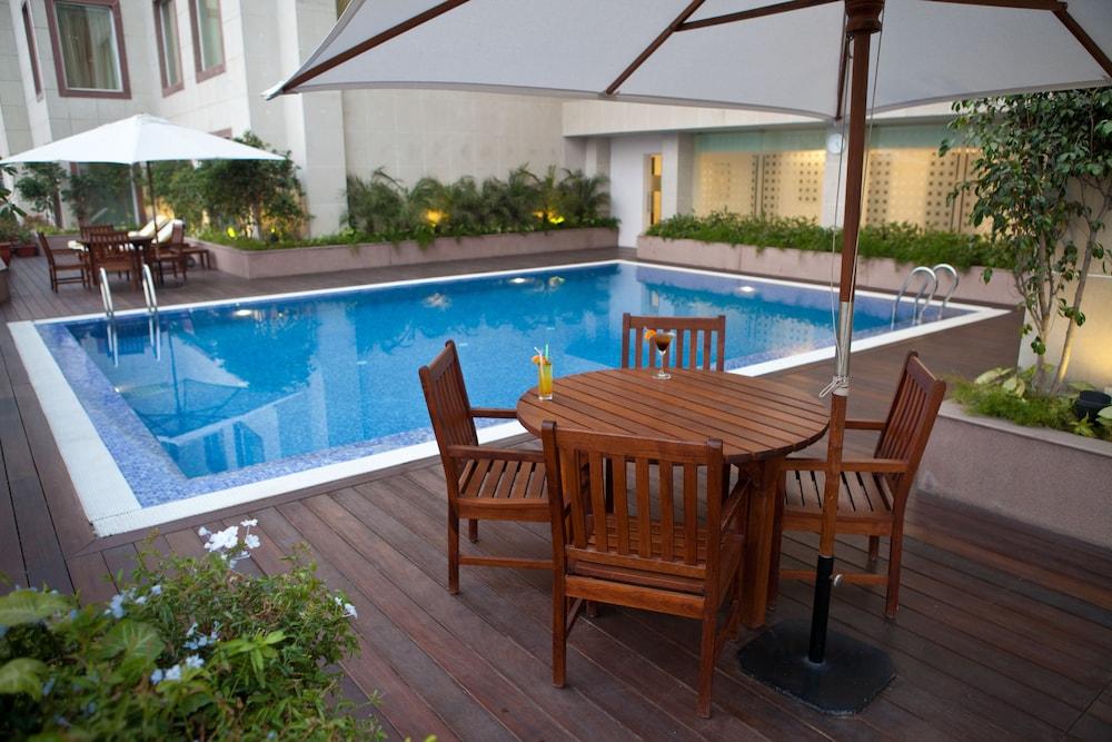 Lemon Tree Hotel Chennai - Outdoor Pool
