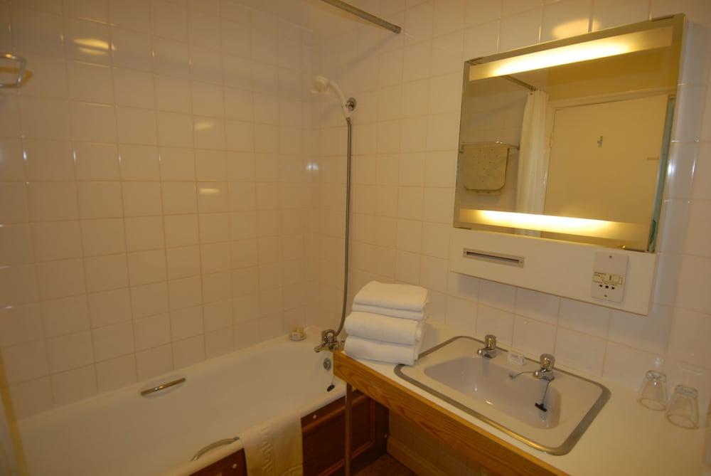 Oaklands Lodge Hotel - Bathroom