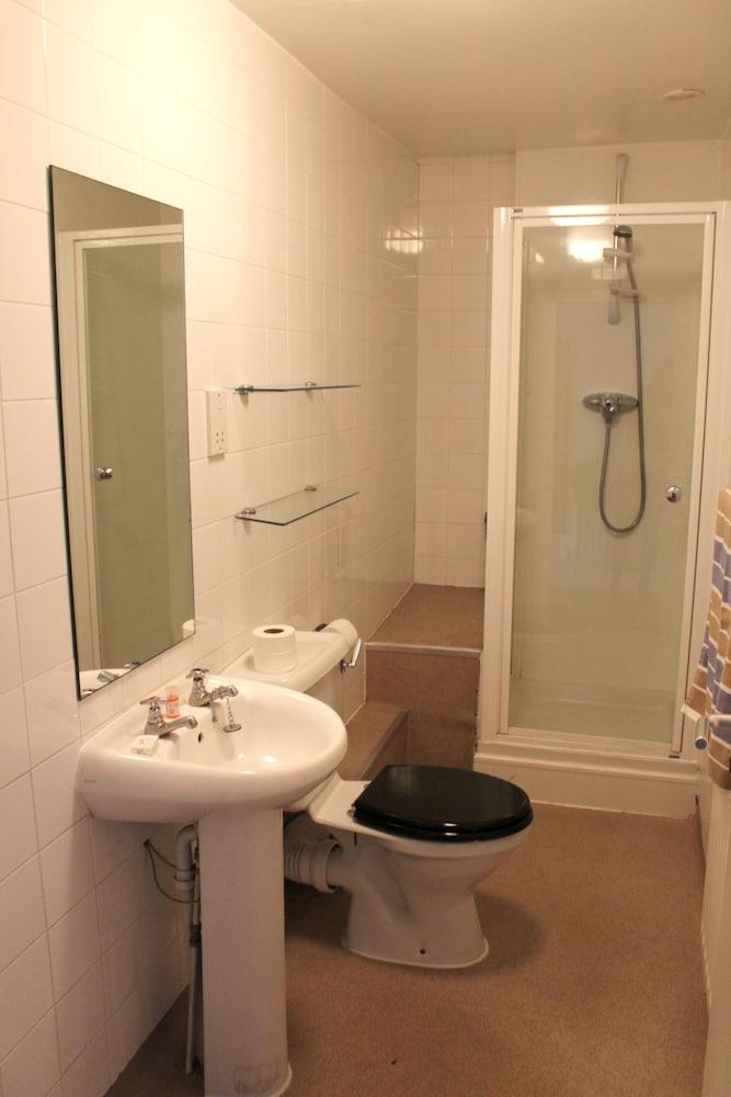 Acorn - Bedford Place Apartments - Bathroom