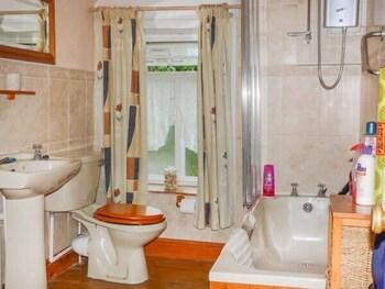 Croft Cottage - Bathroom