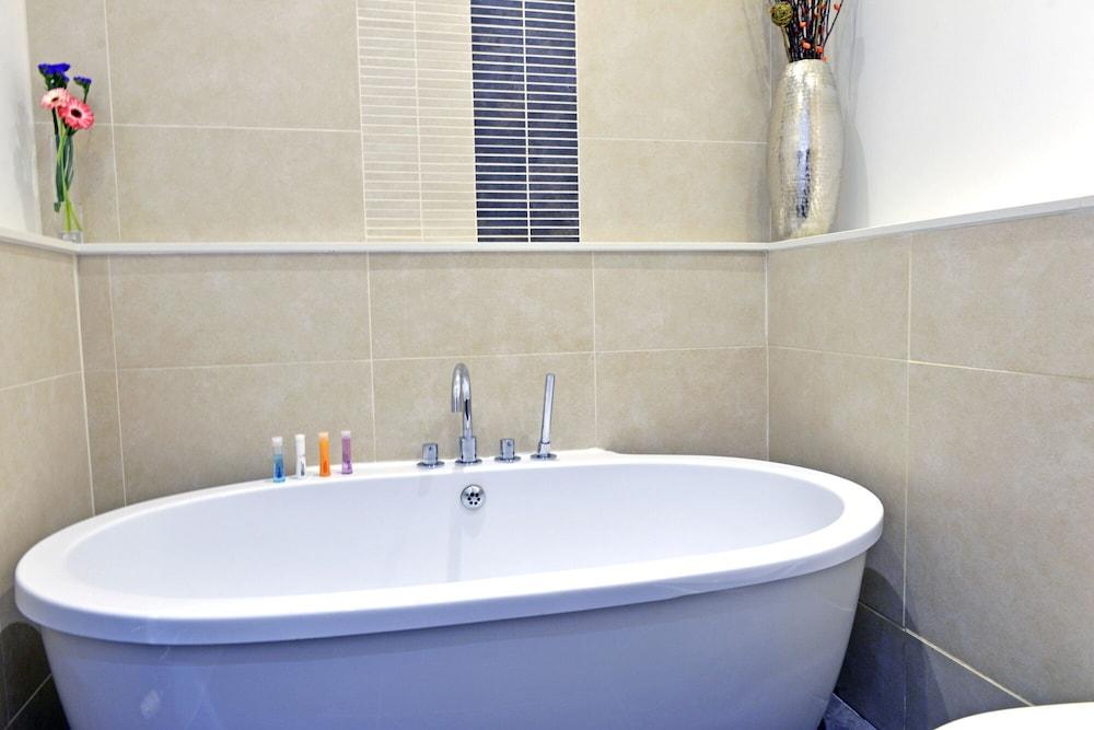 Gresham House 1-bed - Jetted Tub